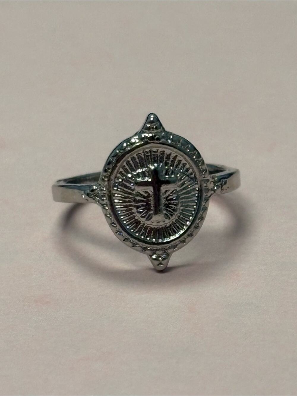 Silver Tone Cross Medallion Ring – Size 5.5 / 16mm – NWOT ✨